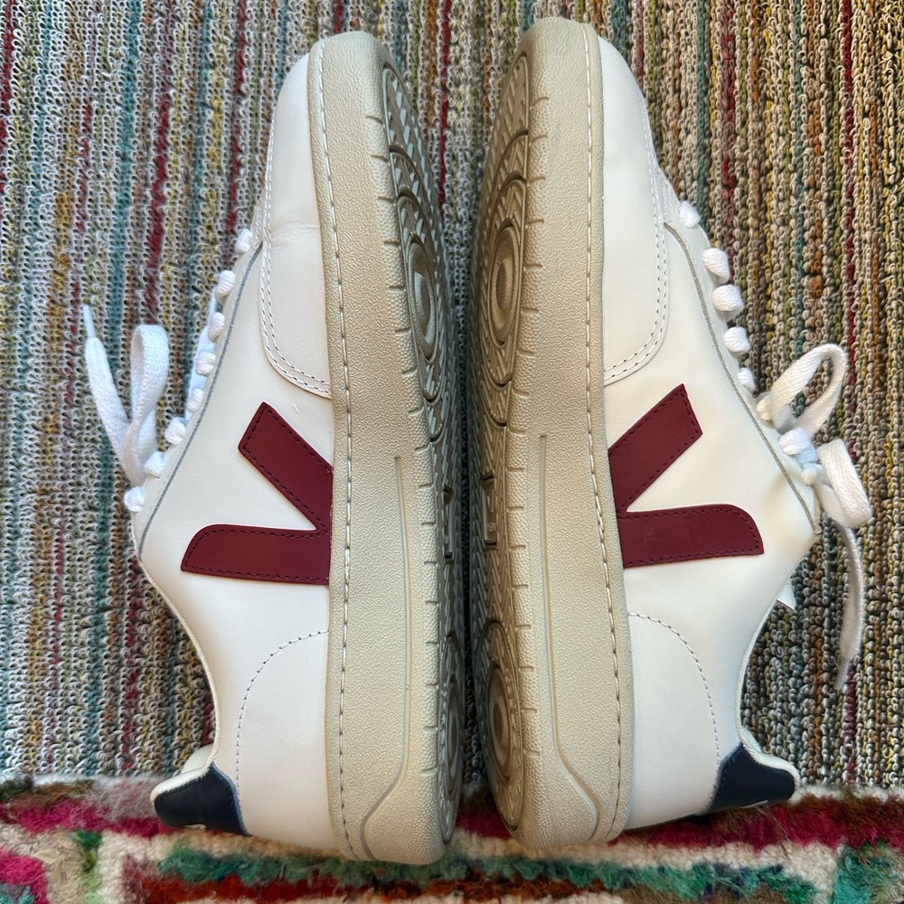 Veja NEARLY NEW V-12 white marsala náutico leather low top sneaker -8.5 (40 EU) - Picture 9 of 16